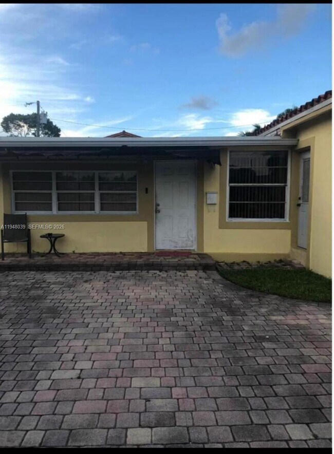 Building Photo - 411 W 31st Pl