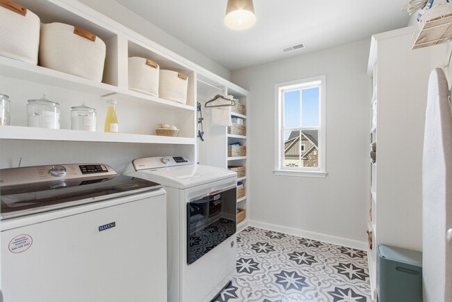 Building Photo - 2046 Lequire Ln