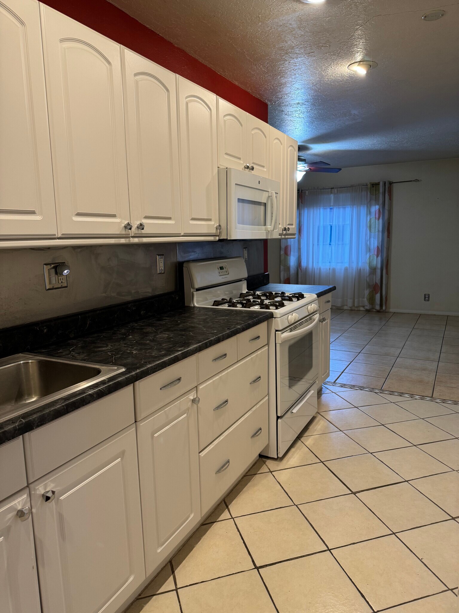 Building Photo - 2908 Monterey Ave SE