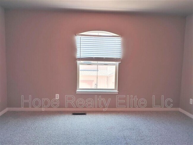 Building Photo - 1555 Promontory Bluff View