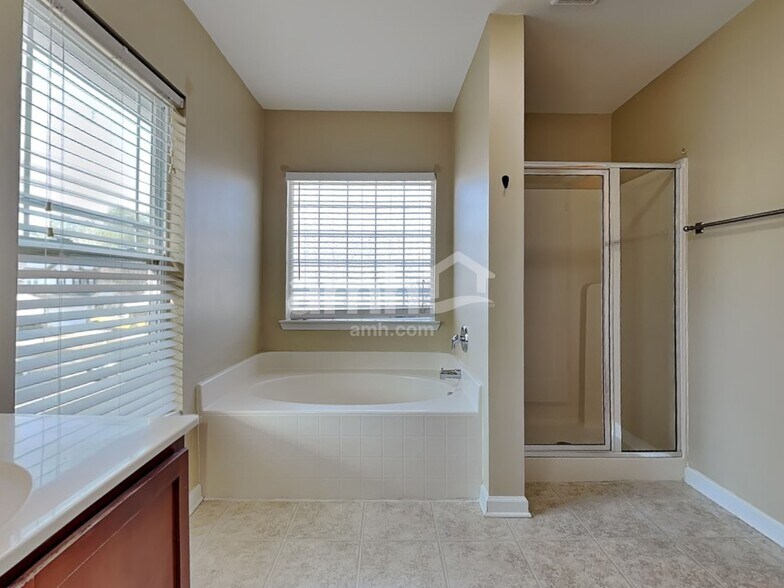 Building Photo - 65 Heritage Pky