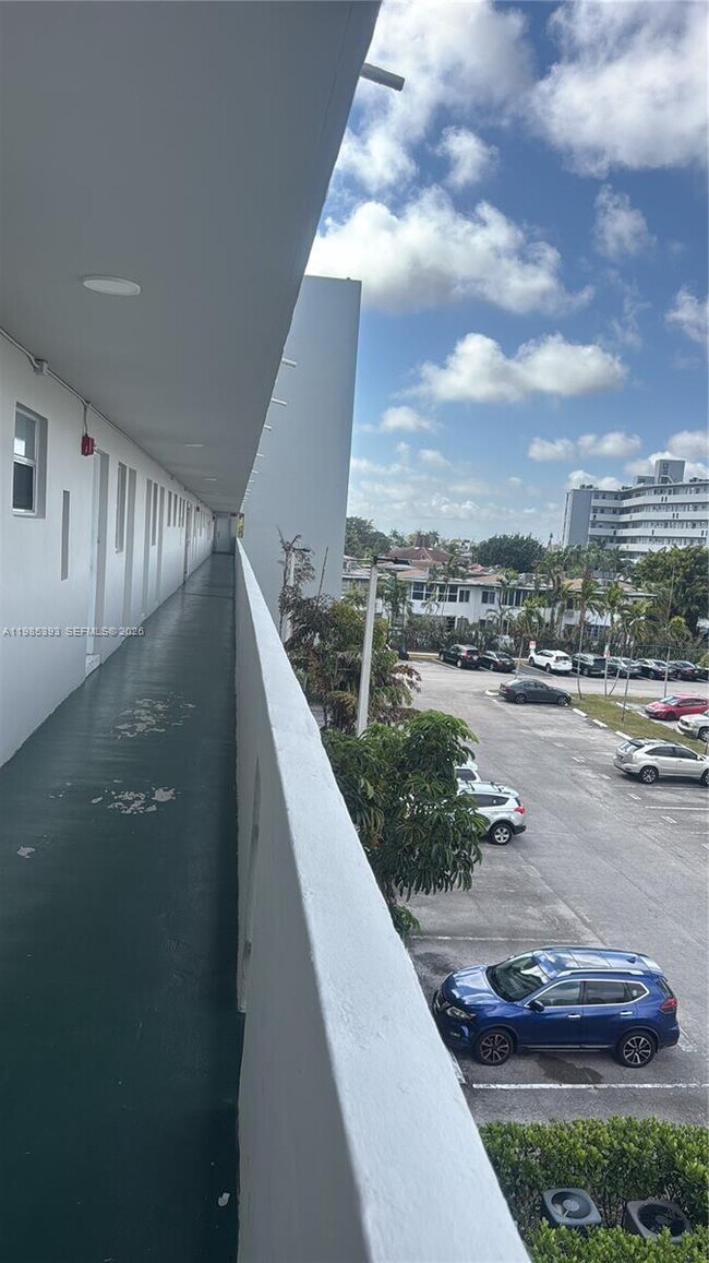 Building Photo - 1780 NE 191st St