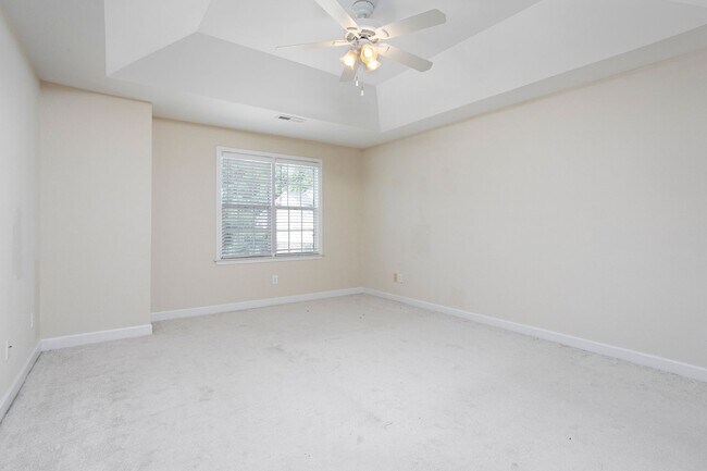 Building Photo - Beautiful 3 Bedroom/ 2.5 Bath Townhome in Northern Durham! Available Now!
