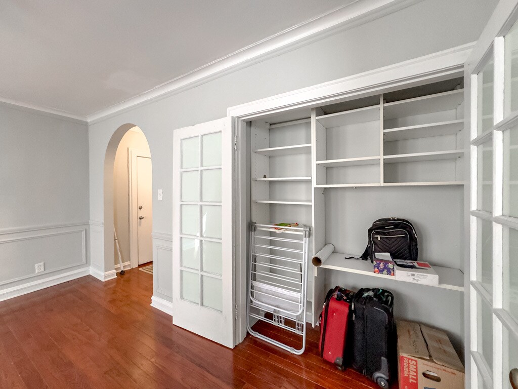 Building Photo - 447 W Surf St