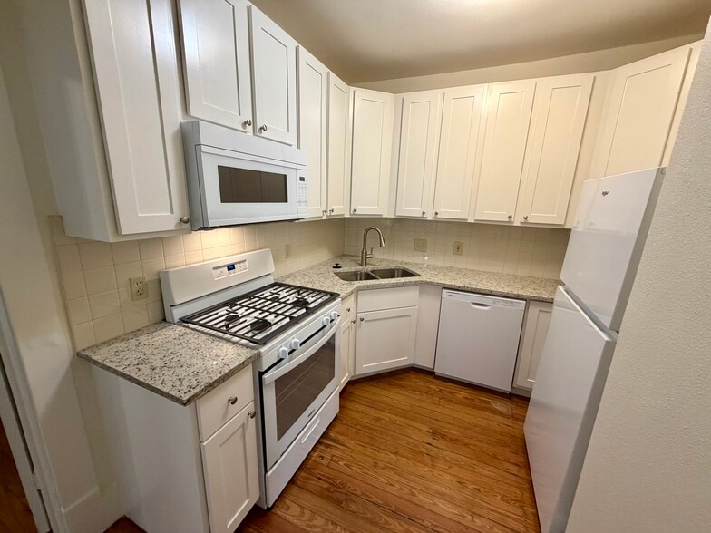 Building Photo - 301 East 38th Street