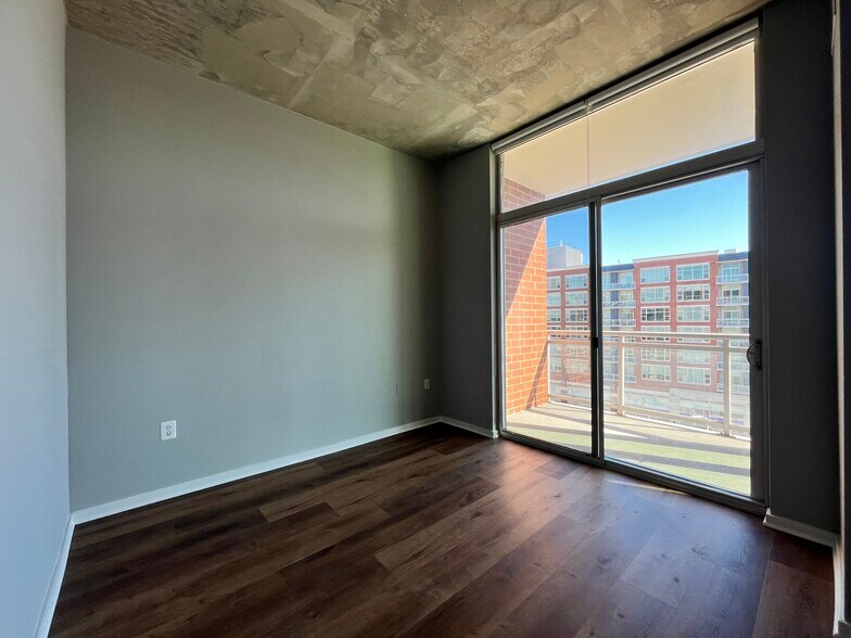 Building Photo - 1136 S Delano Ct W