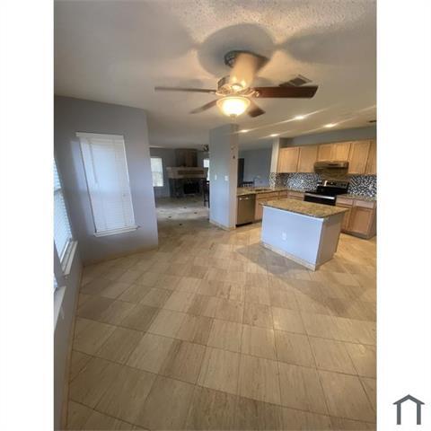 Building Photo - 2001 Barton Springs Dr