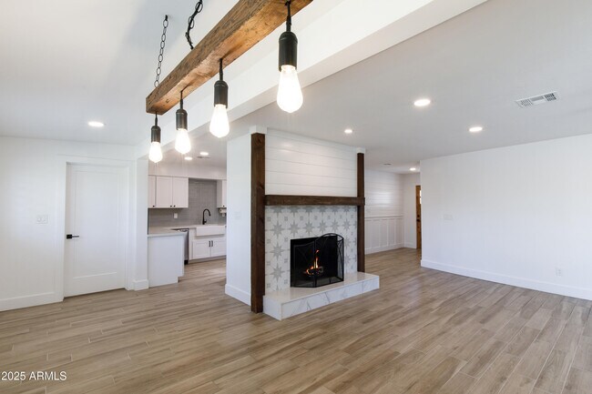Building Photo - 1028 E Manzanita Dr