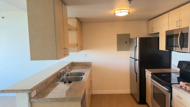 Building Photo - 425 W Beech St