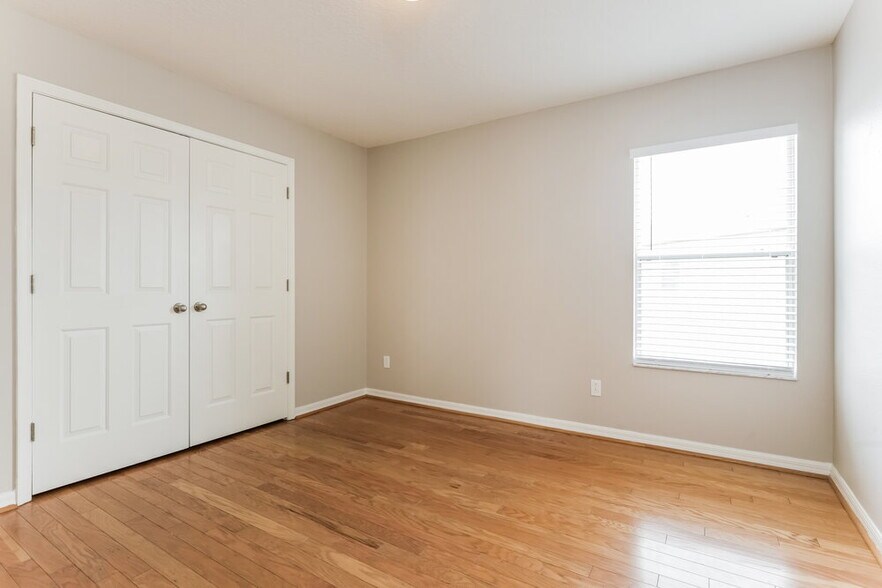 Building Photo - 10904 Golden Silence Dr