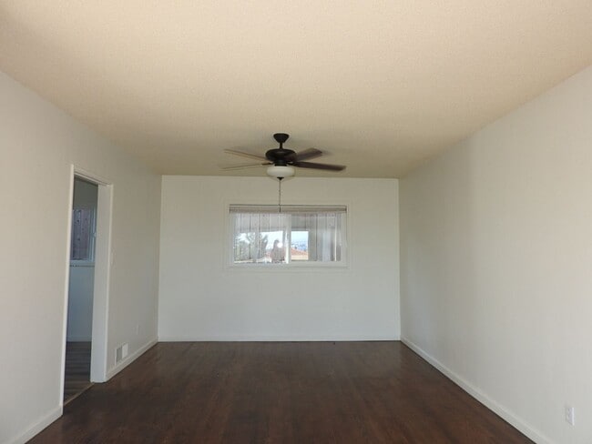 Building Photo - WOW views from this classic 3 bed 2 bath home