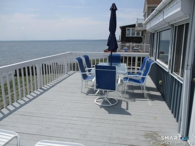 Building Photo - 49 Shoreline Dr