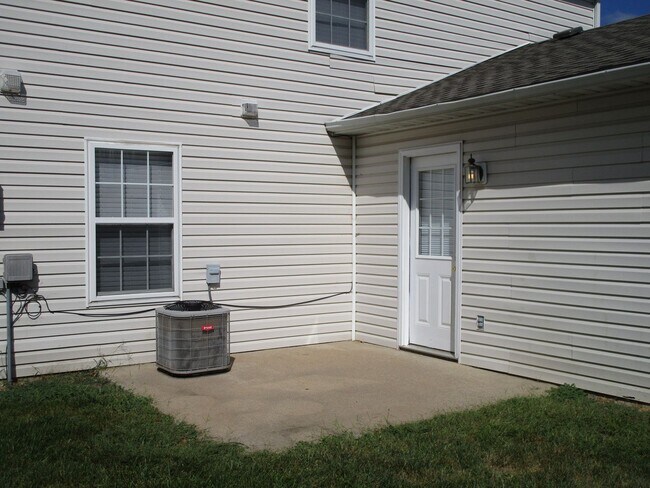 Building Photo - 5004-5006 Carrie Ridge Dr.