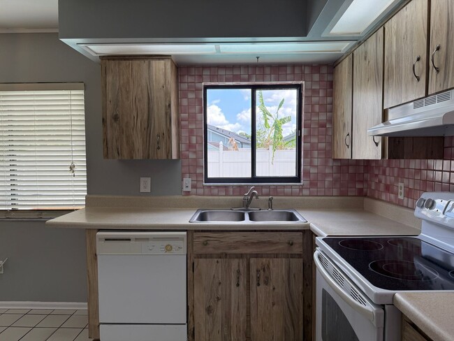 Building Photo - East Orlando Pool Home