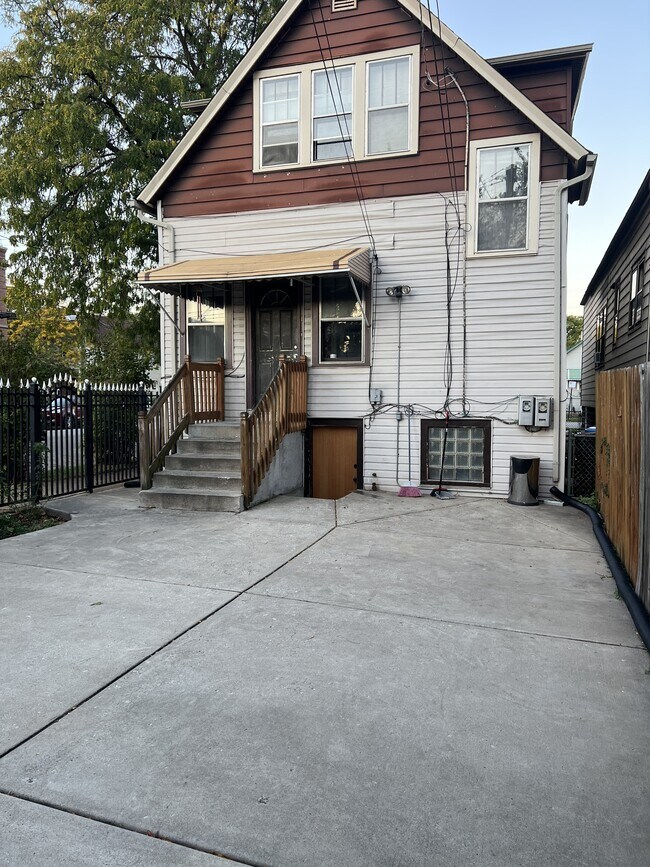 Building Photo - 9757 S Ave M