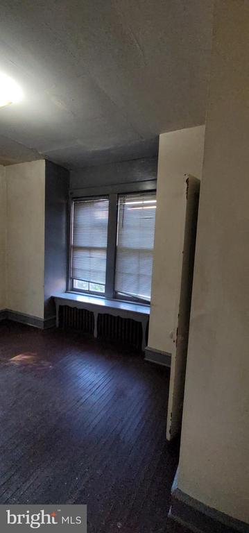 Building Photo - 634 Centre Ave