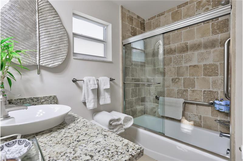 Building Photo - 835 Canary Walk