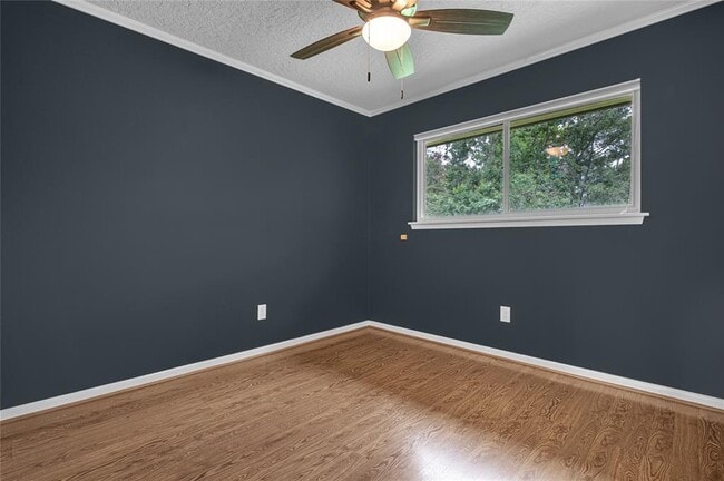 Building Photo - 319 Forest Lake Dr