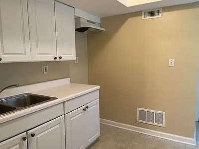 Building Photo - Home For Rent