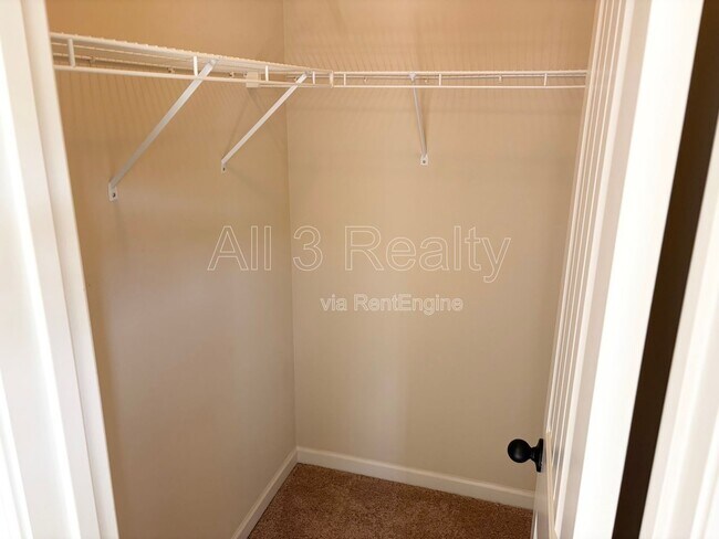 Building Photo - 3738 Valley Spring Dr