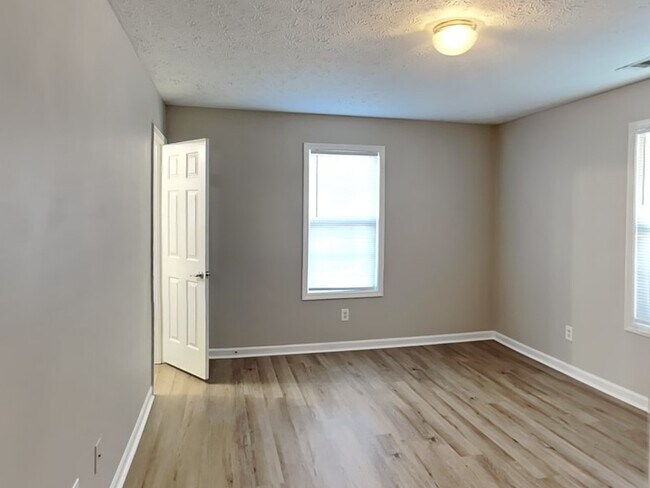 Building Photo - 546 Baron Dr