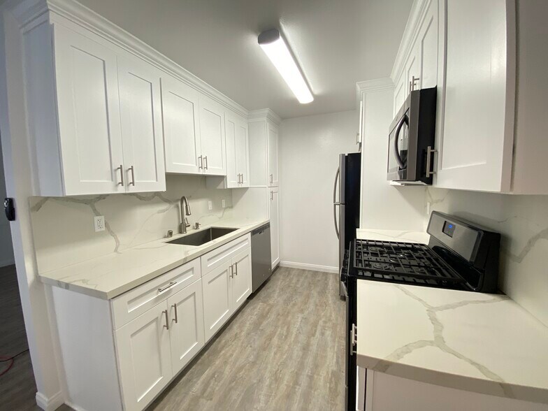 Building Photo - 3445 Mentone Ave