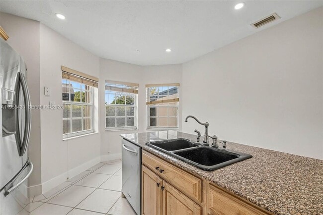 Building Photo - 5936 SW 29th St