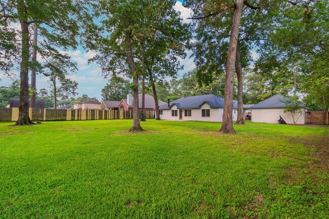 Building Photo - 910 McDaniel Dr