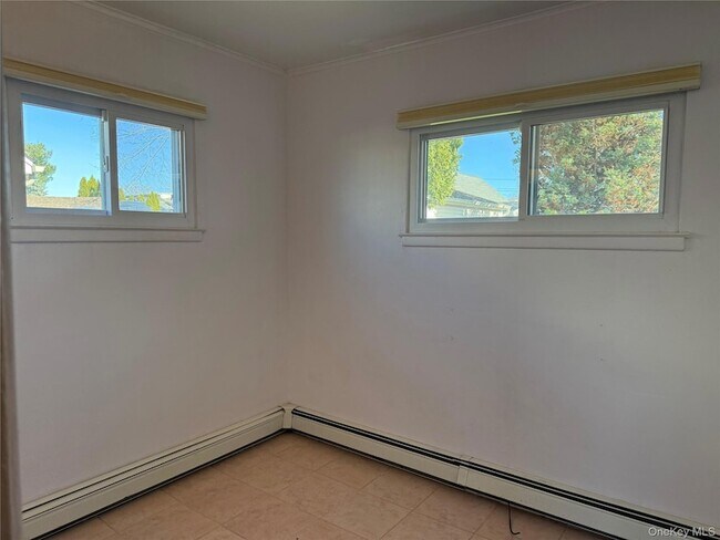 Building Photo - 8 William St