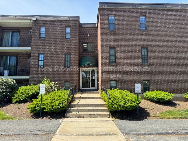 Building Photo - 11 Riverside Ave
