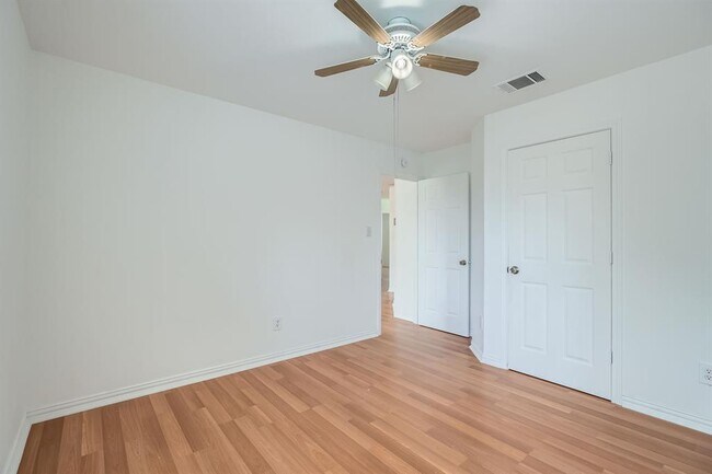 Building Photo - 1293 Amberwood Loop