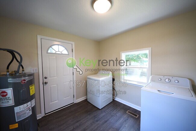 Building Photo - 3742 Atterbury St