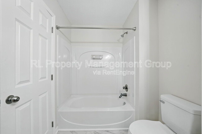 Building Photo - 646 Grove Cir