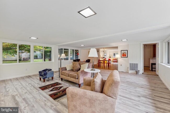 Building Photo - 3538 Devon Dr