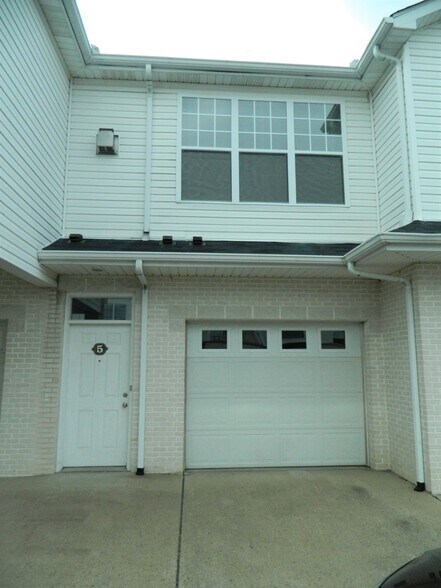 Front View - 248 Adams Pointe Blvd