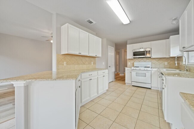 Building Photo - 2851 Sandberry Dr