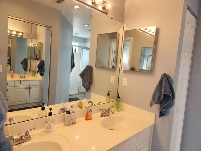 Building Photo - 6606 Pineview Terrace