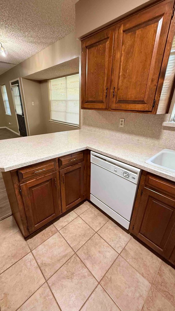 Building Photo - 3 bedroom / 2 bath / 2 car garage - Covered porch with shaded back yard