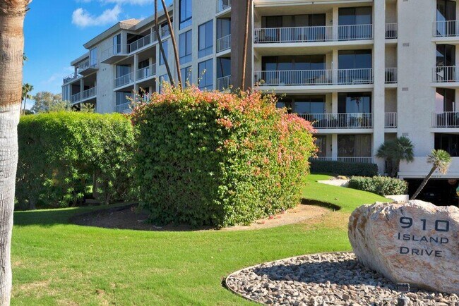 Building Photo - 910 Island Dr