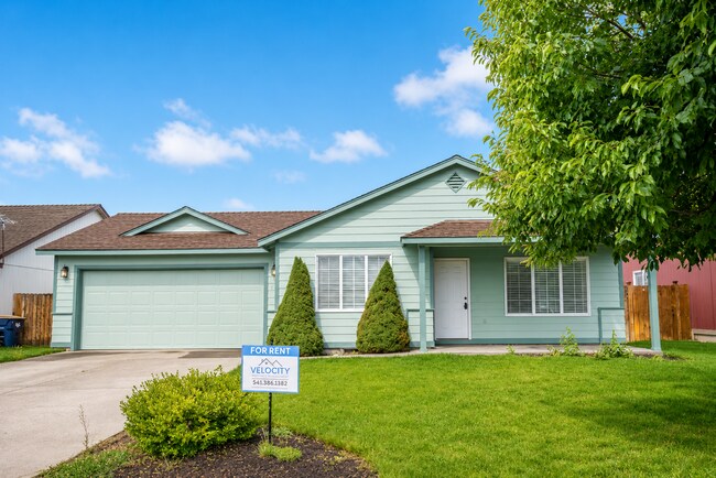 Building Photo - Charming Single Level Redmond Home!