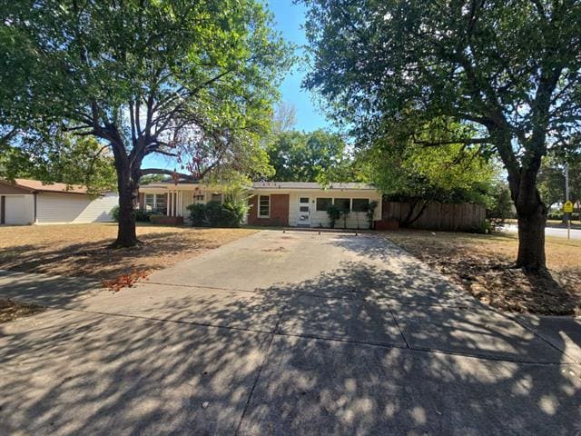 Building Photo - 6200 Windermere Pl