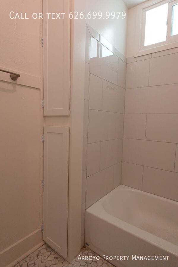 Building Photo - 6307 Aldama St