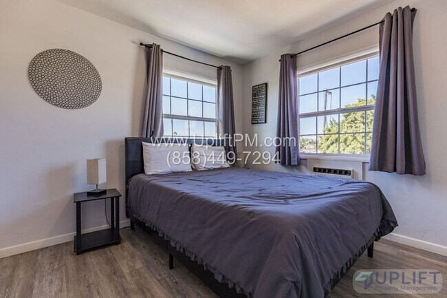 Building Photo - 4833 Castle Ave