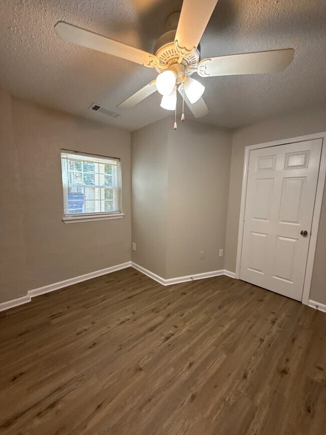 Building Photo - 197 South Ave SE