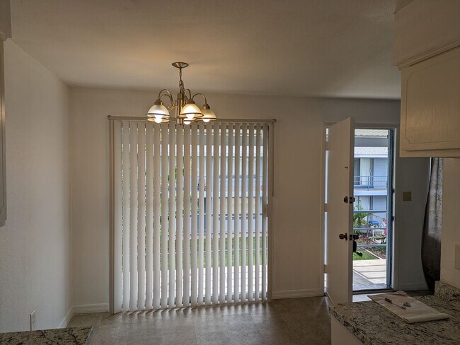 Building Photo - 140 Minna Ln