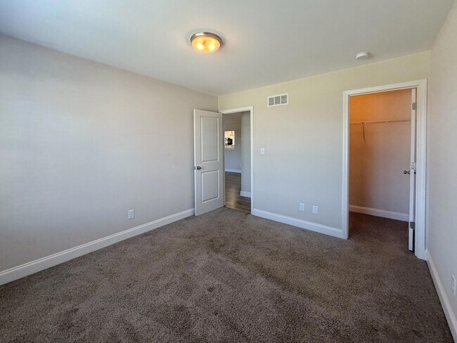 Building Photo - 1140 Orchard Dr