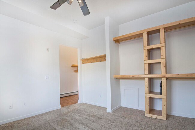 Building Photo - 705 Nogal Rd