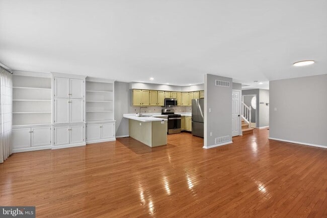 Building Photo - 74 Castleton Rd