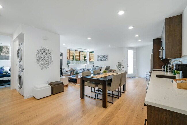 Building Photo - 5300 NE 67th St