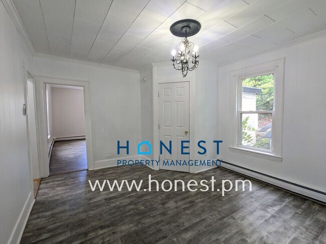 Building Photo - 41 Windsor St